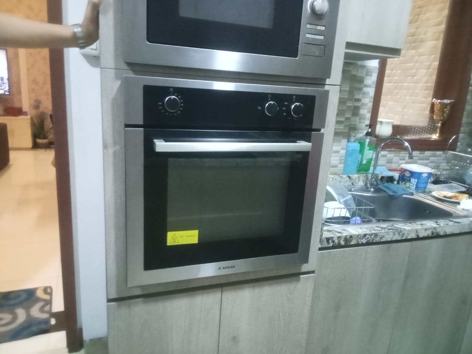 Teknisi mengkalibrasi spuyer pemantik api kompor gas tanam Jatibening